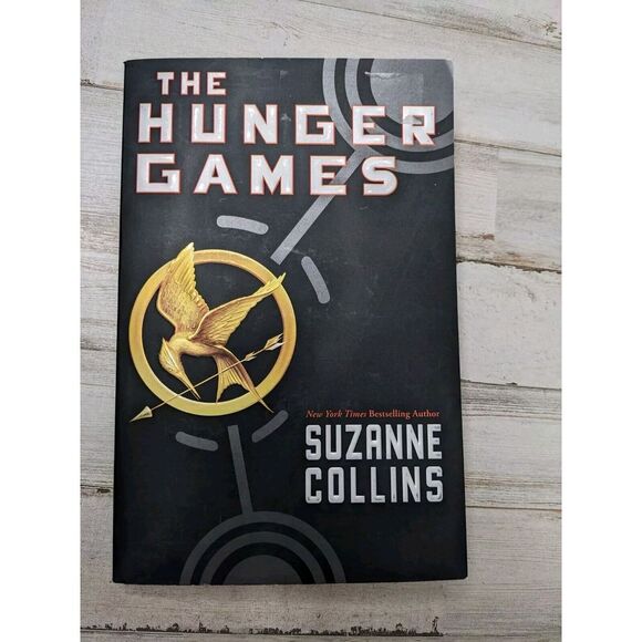 The Hunger Games (Book 1) - Paperback (1st edition) By‎ Suzanne Collins - Picture 1 of 7